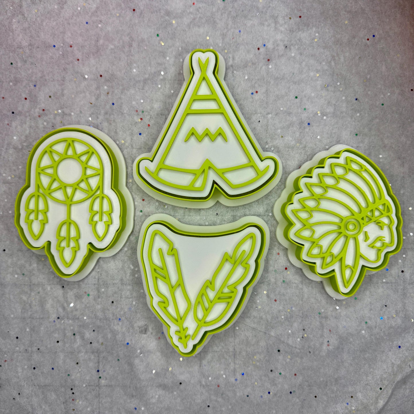 Tribal-Inspired Cookie Cutter Set – Dreamcatcher, Headdress, Teepee & Feathers